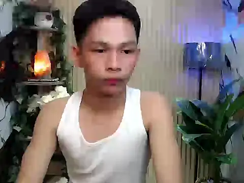 Snapshot of TheBoyAboveYou chatting on 12.04.25 TheBoyAboveYou online show from 12.04.25