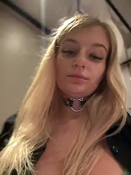 Snapshot of Betsy chatting on 01.04.25 Betsy online show from 01.04.25