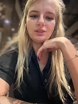 Snapshot of Betsy chatting on 01.05.25 Betsy online show from 01.05.25