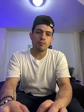 Snapshot of williamsmiiths16 chatting on 12.16.25 williamsmiiths16 online show from 12.16.25