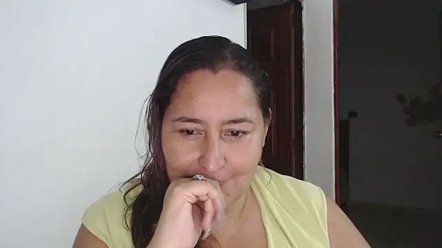 Snapshot of VioletBruces chatting on 12.05.25 VioletBruces online show from 12.05.25