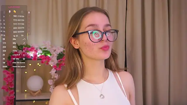 NyraKiss online show from 12.14.25