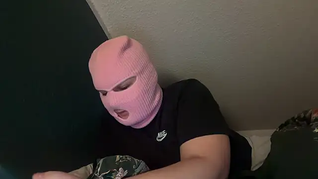 Snapshot of sluddykenna chatting on 12.15.25 sluddykenna online show from 12.15.25