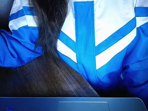 Snapshot of maian_love chatting on 12.15.25 maian love online show from 12.15.25