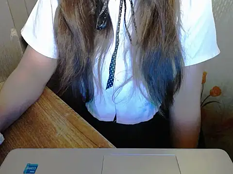 Snapshot of maian_love chatting on 06.18.26 maian love online show from 06.18.26
