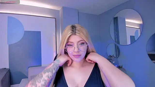 Snapshot of MadisonKane chatting on 06.21.26 MadisonKane online show from 06.21.26