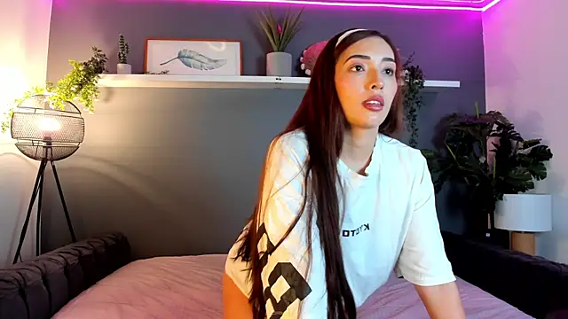 Snapshot of anny_bianchi_ chatting on 12.14.25 anny bianchi online show from 12.14.25