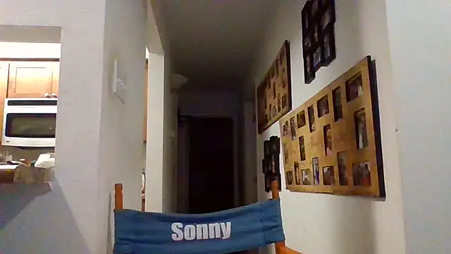 Snapshot of johnnymarino1010 chatting on 12.14.25 johnnymarino1010 online show from 12.14.25