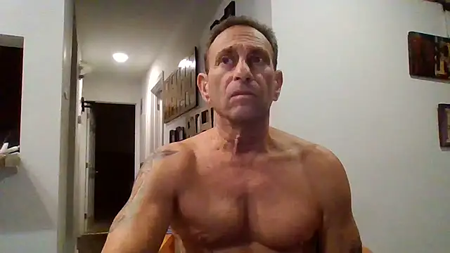 Snapshot of johnnymarino1010 chatting on 12.17.25 johnnymarino1010 online show from 12.17.25