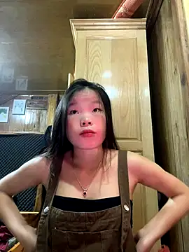 Snapshot of Heni-a chatting on 12.03.25 Heni-a online show from 12.03.25