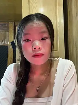 Snapshot of Heni-a chatting on 12.16.25 Heni-a online show from 12.16.25