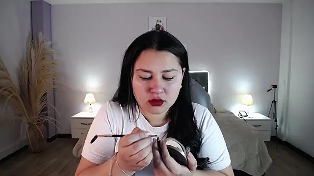 Snapshot of Emma_Charm_ chatting on 12.14.25 Emma Charm online show from 12.14.25