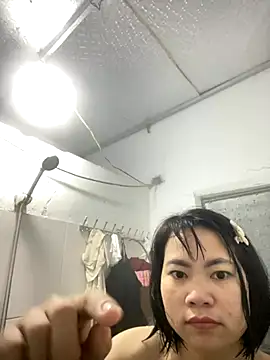 Snapshot of Chew_candy chatting on 12.04.25 Chew candy online show from 12.04.25