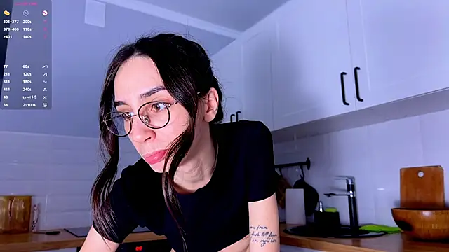 Snapshot of Elizwise chatting on 02.16.26 Elizwise online show from 02.16.26