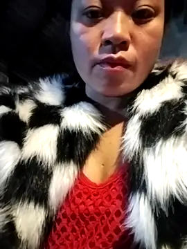 Snapshot of AlilaK2 chatting on 12.15.25 AlilaK2 online show from 12.15.25