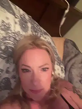 Snapshot of sinfulsara chatting on 12.05.25 sinfulsara online show from 12.05.25