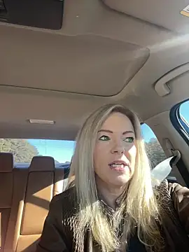 Snapshot of sinfulsara chatting on 12.16.25 sinfulsara online show from 12.16.25