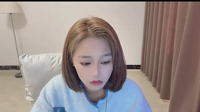 Snapshot of Sweetwild_ chatting on 12.18.25 Sweetwild online show from 12.18.25