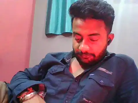 Snapshot of chutlhunter chatting on 12.15.25 chutlhunter online show from 12.15.25