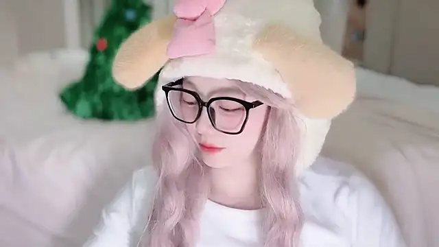 Snapshot of fayebabe chatting on 12.16.25 fayebabe online show from 12.16.25