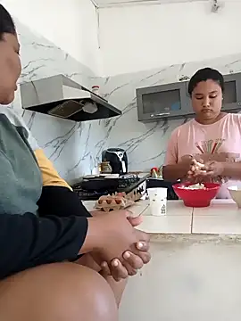 Snapshot of VaneandRossy chatting on 02.07.26 VaneandRossy online show from 02.07.26