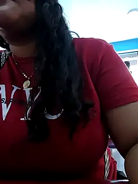 Snapshot of VaneandRossy chatting on 02.14.26 VaneandRossy online show from 02.14.26