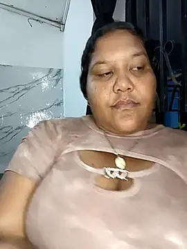 Snapshot of VaneandRossy chatting on 02.21.26 VaneandRossy online show from 02.21.26