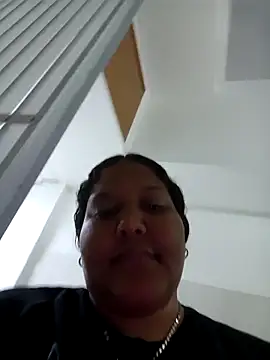 Snapshot of VaneandRossy chatting on 02.25.26 VaneandRossy online show from 02.25.26