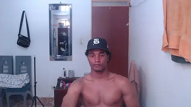 Snapshot of Dani_browx chatting on 12.14.25 Dani browx online show from 12.14.25