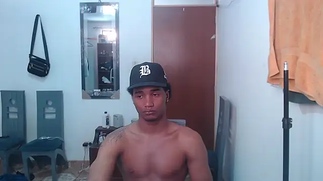 Snapshot of Dani_browx chatting on 12.15.25 Dani browx online show from 12.15.25