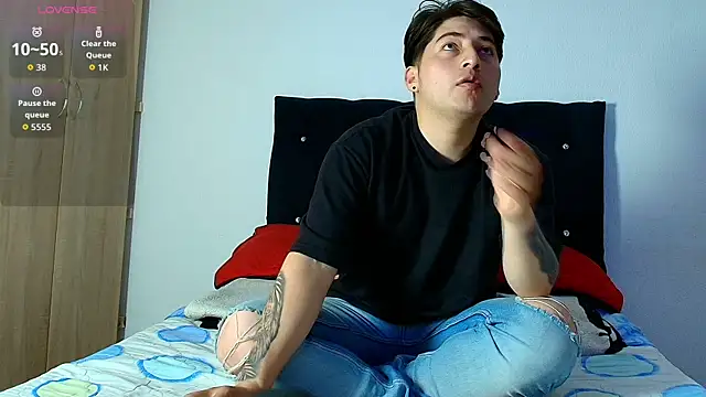 Snapshot of ethan__01 chatting on 12.05.25 ethan 01 online show from 12.05.25