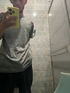 Snapshot of yisushotlarge chatting on 12.14.25 yisushotlarge online show from 12.14.25