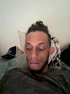 Snapshot of yisushotlarge chatting on 12.15.25 yisushotlarge online show from 12.15.25