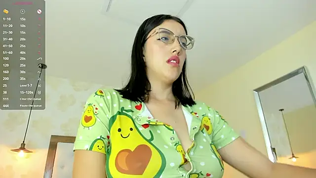 Snapshot of VENUSGREYS1 chatting on 05.28.26 VENUSGREYS1 online show from 05.28.26