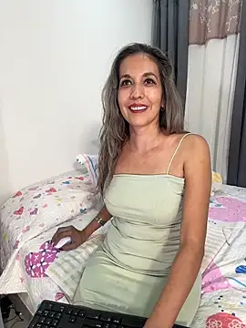 Snapshot of sandrafarrely chatting on 12.04.25 sandrafarrely online show from 12.04.25