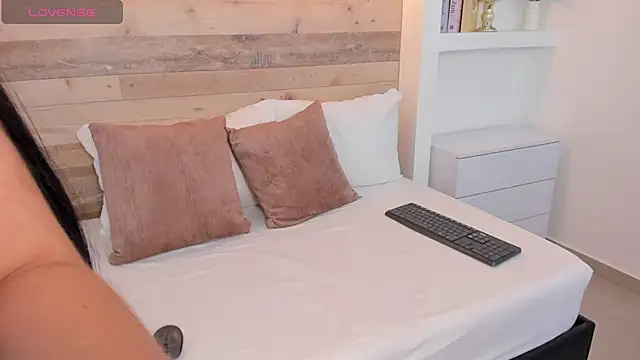 Snapshot of orihime_bunny chatting on 12.18.25 orihime bunny online show from 12.18.25