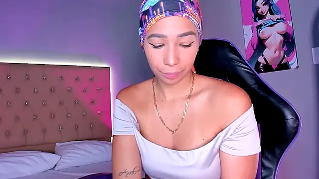 EmmaLawrence  online show from 12.16.25