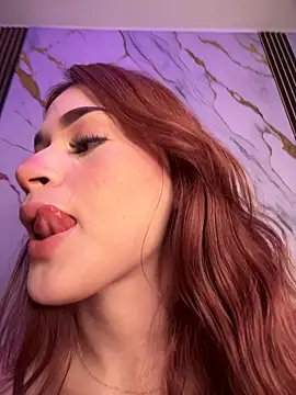 Snapshot of Francesca_Galeano chatting on 12.17.25 Francesca Galeano online show from 12.17.25