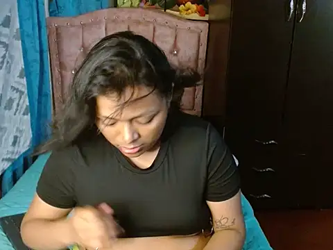 Snapshot of caro_lil chatting on 02.25.26 caro lil online show from 02.25.26