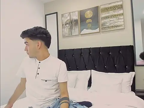 Snapshot of Feiccer_Thomson1 chatting on 12.04.25 Feiccer Thomson1 online show from 12.04.25