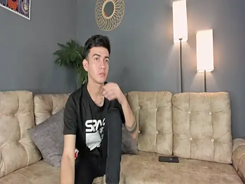 Snapshot of Feiccer_Thomson1 chatting on 12.14.25 Feiccer Thomson1 online show from 12.14.25