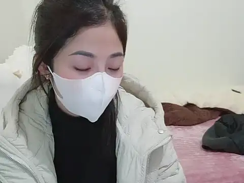 Snapshot of Mimy18 chatting on 12.22.25 Mimy18 online show from 12.22.25