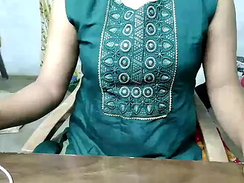 Snapshot of ishiii-69 chatting on 12.18.25 ishiii-69 online show from 12.18.25