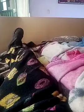 Snapshot of OrangishBank827 chatting on 12.16.25 OrangishBank827 online show from 12.16.25