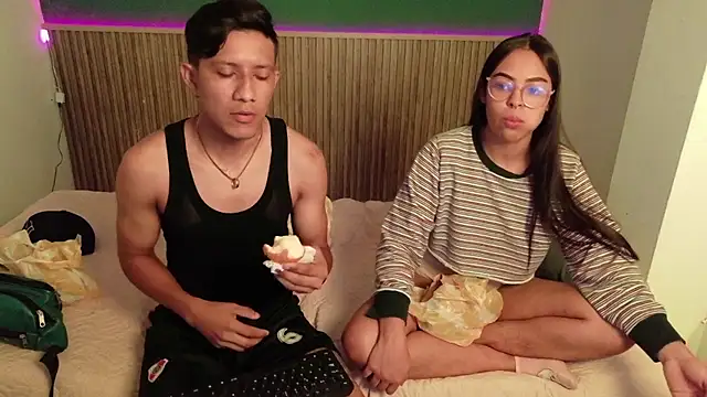 Snapshot of Violet_and_Dylan chatting on 12.14.25 Violet and Dylan online show from 12.14.25