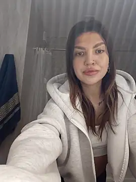 Snapshot of Zona52 chatting on 12.05.25 Zona52 online show from 12.05.25