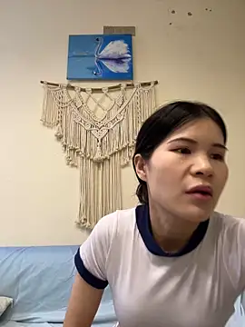 Snapshot of TIngT123 chatting on 12.04.25 TIngT123 online show from 12.04.25