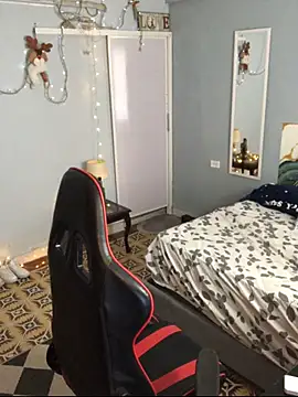 Snapshot of paul_crewe chatting on 12.05.25 paul crewe online show from 12.05.25