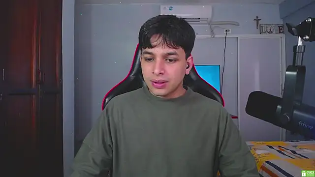 Snapshot of paul_crewe chatting on 12.18.25 paul crewe online show from 12.18.25