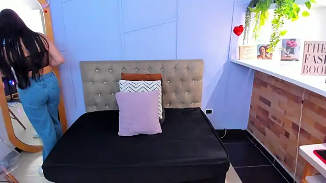 maiterivas online show from 12.15.25